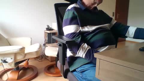 Snapshot of camcologne chatting on 10/07/25, 10:01 camcologne online show from 10/07/25, 10:01