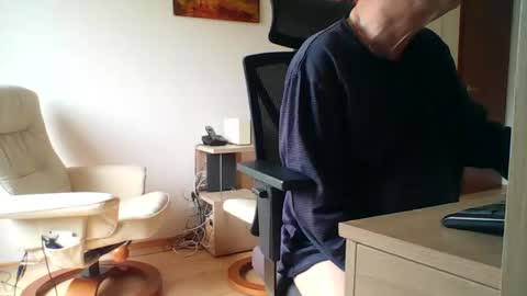 Snapshot of camcologne chatting on 10/28/25, 09:35 camcologne online show from 10/28/25, 09:35