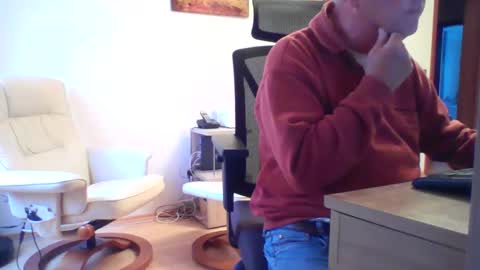 Snapshot of camcologne chatting on 11/18/25, 02:43 camcologne online show from 11/18/25, 02:43