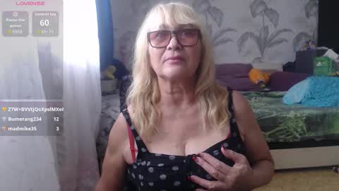 CamDiva1 online show from 11/02/25, 06:49