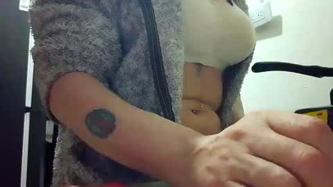 Snapshot of cameron_puppy chatting on 09/27/25, 05:34 Mara Catalina Romero Ordez online show from 09/27/25, 05:34