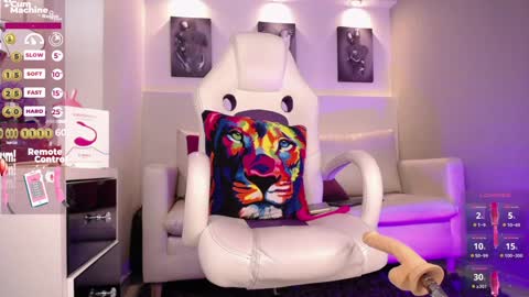 Snapshot of cameron_venus chatting on 01/11/25, 01:32 Venus online show from 01/11/25, 01:32