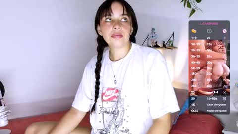 Snapshot of cami_casti777 chatting on 11/11/25, 09:31 trini-1000 online show from 11/11/25, 09:31