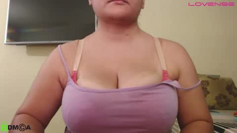 Camila  online show from 09/22/25, 04:09