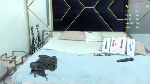 Snapshot of camiilareyes chatting on 02/26/25, 11:15 CamiilaReyes online show from 02/26/25, 11:15