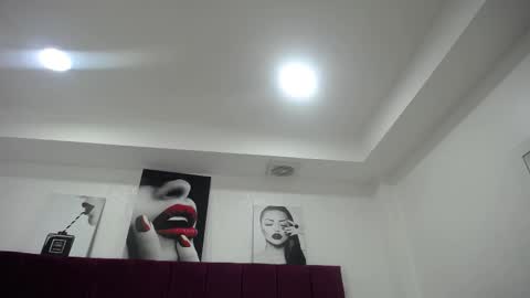 Snapshot of camiilareyes chatting on 09/18/25, 12:51 CamiilaReyes online show from 09/18/25, 12:51