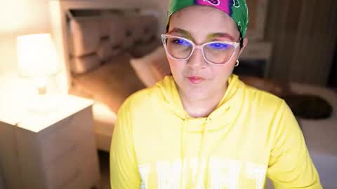 Camila buitrago online show from 10/10/25, 12:20