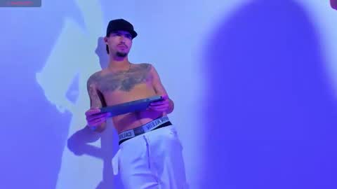  s online show from 11/21/25, 05:17