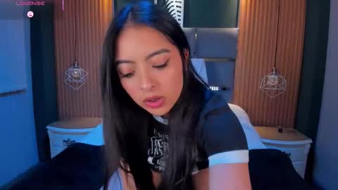 Snapshot of camila_dupont chatting on 09/15/25, 04:12 Camila online show from 09/15/25, 04:12