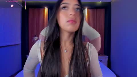 Snapshot of camila_dupont chatting on 09/17/25, 04:14 Camila online show from 09/17/25, 04:14