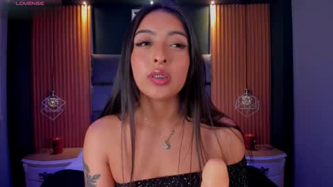 Snapshot of camila_dupont chatting on 10/04/25, 04:21 Camila online show from 10/04/25, 04:21