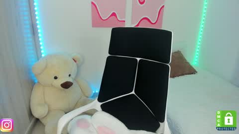 Snapshot of camila_ec2 chatting on 01/16/25, 10:55 C A M I online show from 01/16/25, 10:55