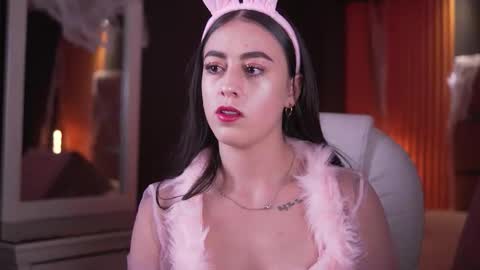 camila_martinez9 online show from 10/31/25, 11:44