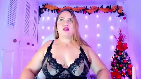 Snapshot of camilaa_foxxx chatting on 12/01/24, 08:20 camilaa foxxx online show from 12/01/24, 08:20