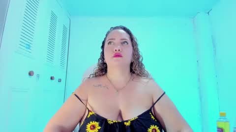 Snapshot of camilaa_foxxx chatting on 01/19/25, 08:30 camilaa foxxx online show from 01/19/25, 08:30