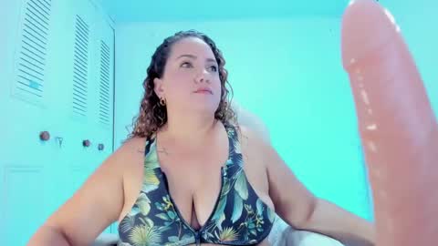 Snapshot of camilaa_foxxx chatting on 01/24/25, 05:53 camilaa foxxx online show from 01/24/25, 05:53