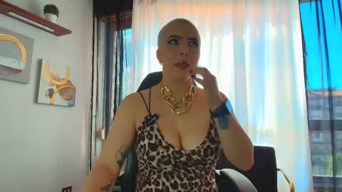 Snapshot of camilaachain chatting on 10/06/25, 09:29 online show from 10/06/25, 09:29