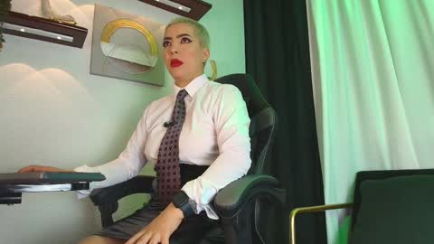 Snapshot of camilaachain chatting on 10/18/25, 05:43 online show from 10/18/25, 05:43