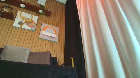 Snapshot of camilaachain chatting on 11/19/25, 08:58 online show from 11/19/25, 08:58