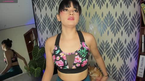 Snapshot of camilaandrade_ chatting on 02/06/25, 10:37 Cami online show from 02/06/25, 10:37