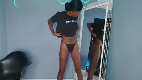 Snapshot of camilaasaenz_ chatting on 09/23/25, 09:07 C A M I L A online show from 09/23/25, 09:07
