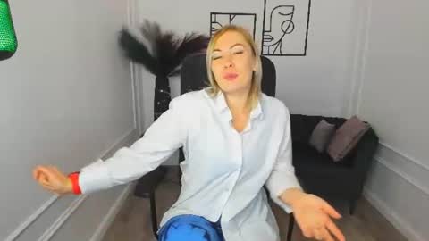 Snapshot of camilafatem chatting on 09/15/25, 08:20 camilafatem online show from 09/15/25, 08:20