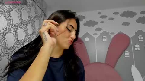 Snapshot of camilahunter__ chatting on 02/11/25, 04:01 Camila online show from 02/11/25, 04:01