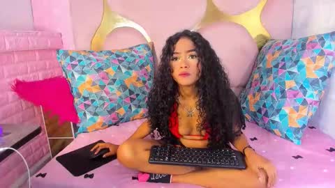 Snapshot of camilaqueenh chatting on 10/17/25, 12:58 camilaqueenh online show from 10/17/25, 12:58