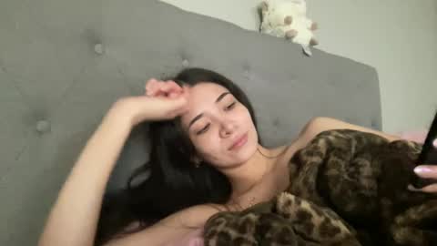 Snapshot of camilaxcruz chatting on 09/18/25, 12:40 Camila Cruz online show from 09/18/25, 12:40