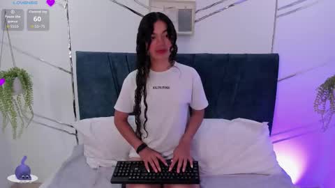 Snapshot of camilla_miller01 chatting on 09/23/25, 01:47 camilla_miller01 online show from 09/23/25, 01:47