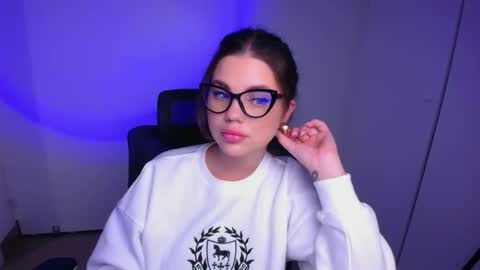 Snapshot of camilla_xo_ chatting on 11/27/25, 07:54 Camilla online show from 11/27/25, 07:54