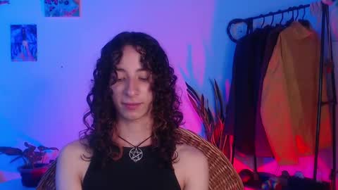 Snapshot of camille_delrey chatting on 12/04/24, 11:46 Camille online show from 12/04/24, 11:46