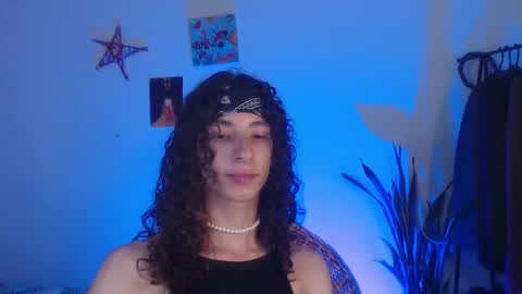 Snapshot of camille_delrey chatting on 01/25/25, 01:32 Camille online show from 01/25/25, 01:32