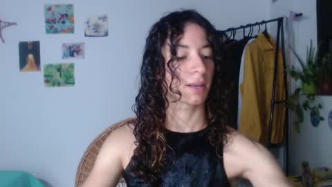Snapshot of camille_delrey chatting on 02/03/25, 10:47 Camille online show from 02/03/25, 10:47