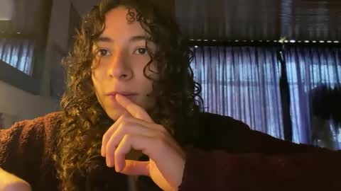 Snapshot of camille_delrey chatting on 02/10/25, 03:32 Camille online show from 02/10/25, 03:32