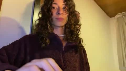 Snapshot of camille_delrey chatting on 02/12/25, 12:37 Camille online show from 02/12/25, 12:37