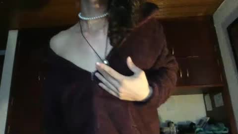 Snapshot of camille_delrey chatting on 02/17/25, 07:42 Camille online show from 02/17/25, 07:42