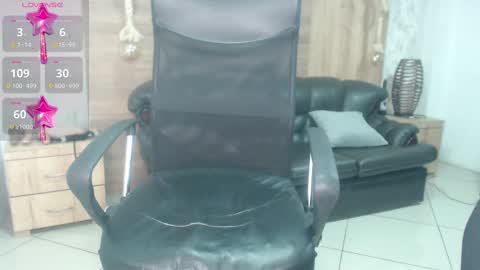 Snapshot of camille_diaz19 chatting on 03/04/25, 10:49 Camille online show from 03/04/25, 10:49