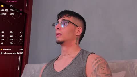 Snapshot of camilo_ospina_ chatting on 01/19/25, 06:00 INDEPENDENT MODEL online show from 01/19/25, 06:00