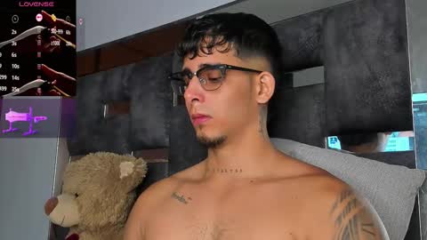 Snapshot of camilo_ospina_ chatting on 10/04/25, 08:34 INDEPENDENT MODEL online show from 10/04/25, 08:34