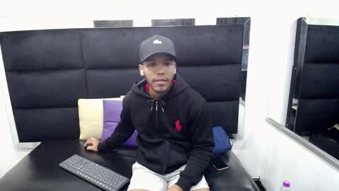 Snapshot of camilobuck chatting on 10/26/25, 02:28 camilobuck online show from 10/26/25, 02:28