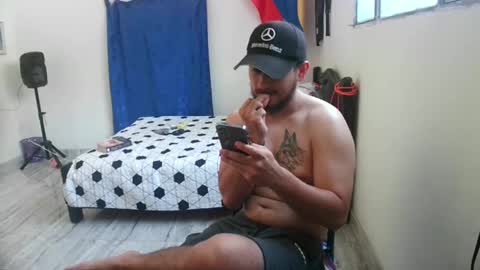 Snapshot of camiloex chatting on 02/19/25, 06:54 Camilo online show from 02/19/25, 06:54