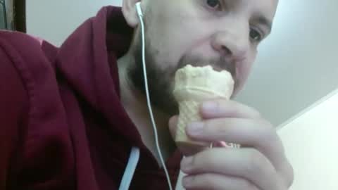 Snapshot of camiloking17 chatting on 01/26/25, 02:14 camilo online show from 01/26/25, 02:14