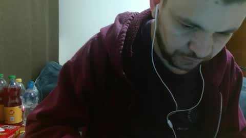 Snapshot of camiloking17 chatting on 02/15/25, 10:11 camilo online show from 02/15/25, 10:11