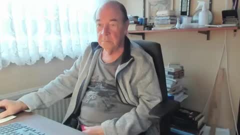 Cammee online show from 12/18/24, 10:08