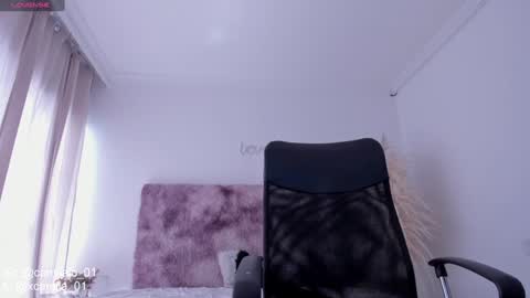 Snapshot of cammile_cole chatting on 01/07/25, 05:31 Laura Camila online show from 01/07/25, 05:31