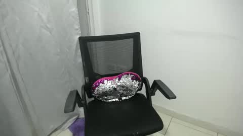 Snapshot of candacesxhot chatting on 02/22/25, 05:12 cumorsmooke online show from 02/22/25, 05:12