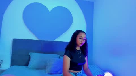 Snapshot of candy_brunette_18 chatting on 10/13/25, 06:41 Candy online show from 10/13/25, 06:41