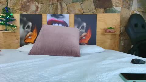 Jolie online show from 11/11/25, 05:13