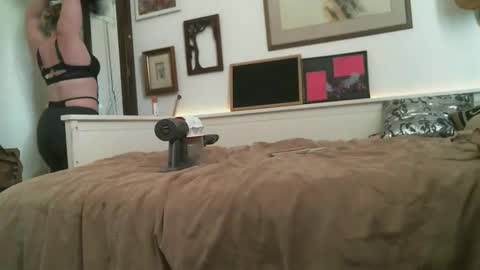 Snapshot of candycando chatting on 10/22/25, 02:45 CandyCanDo online show from 10/22/25, 02:45